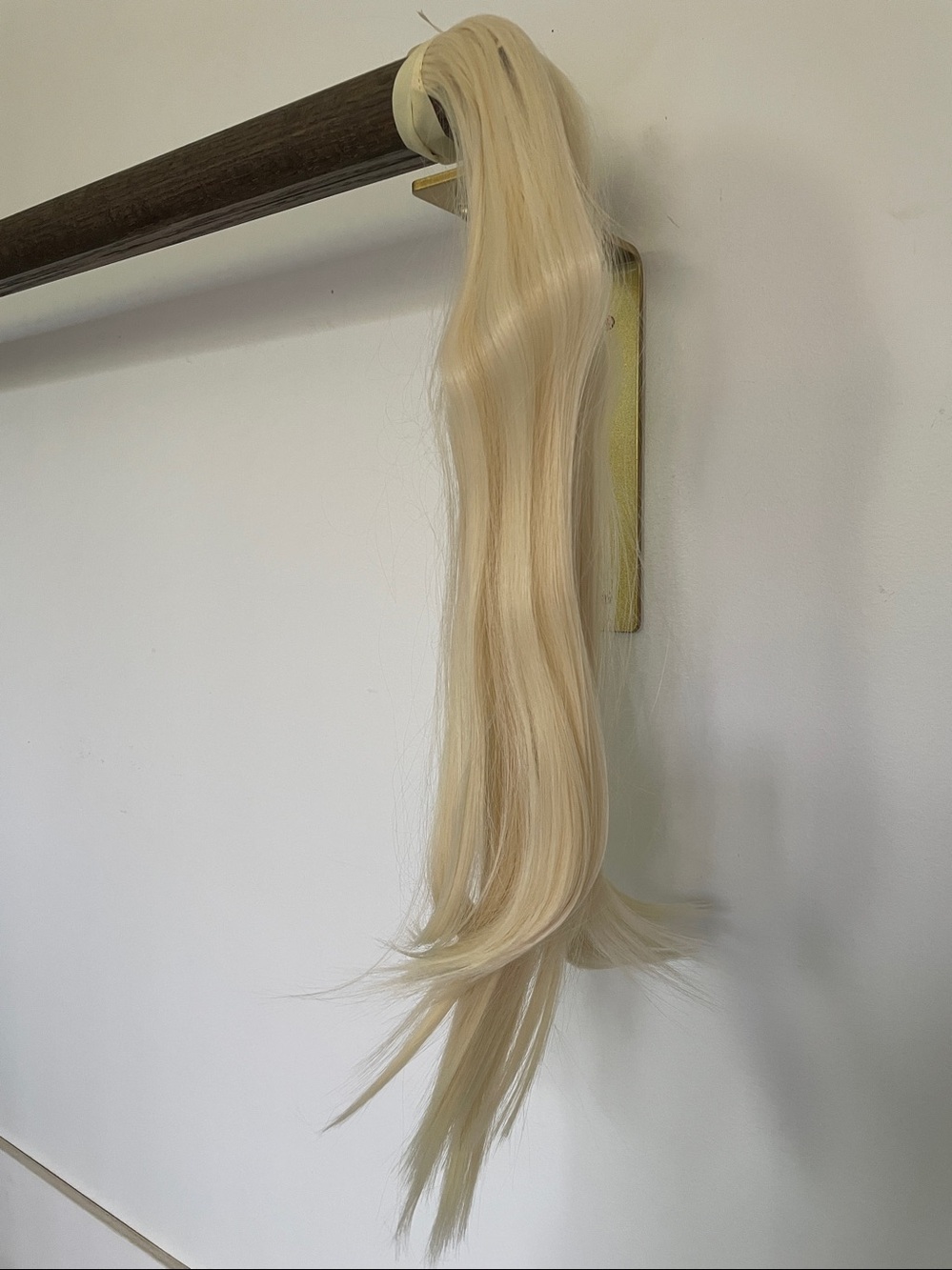 Blonde ponytail #613 one color hair tie Velcro easy wear NWT NEW 19”